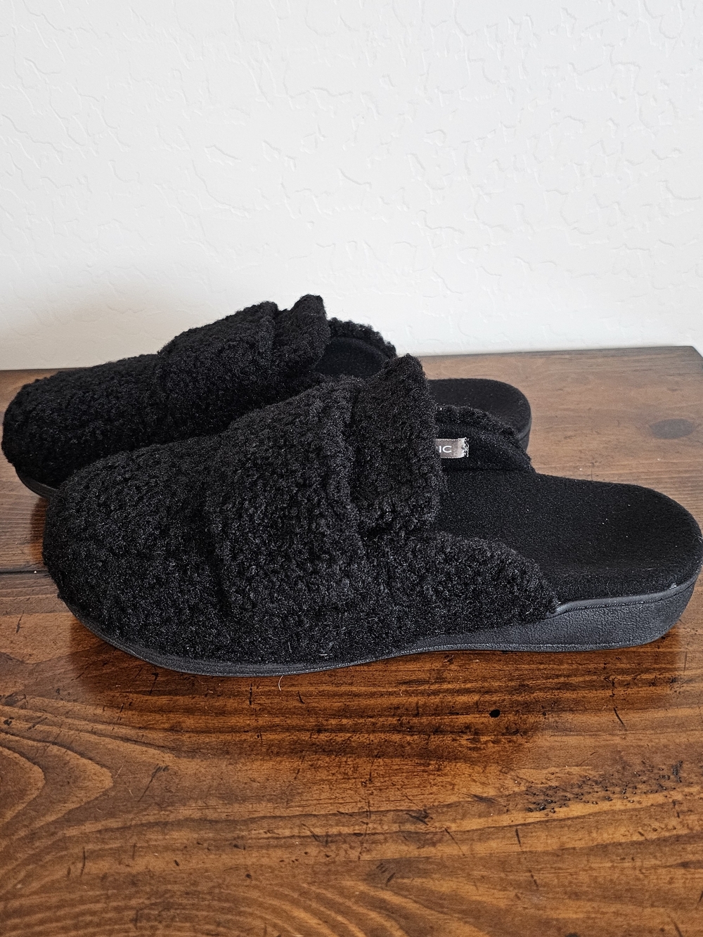 Vionic Black Plush Mule Slide Slippers for Women